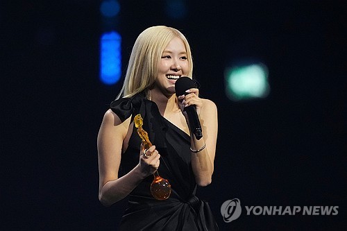 블랙핑크 로제, '아파트'로 K팝 최초 브릿 어워즈 수상